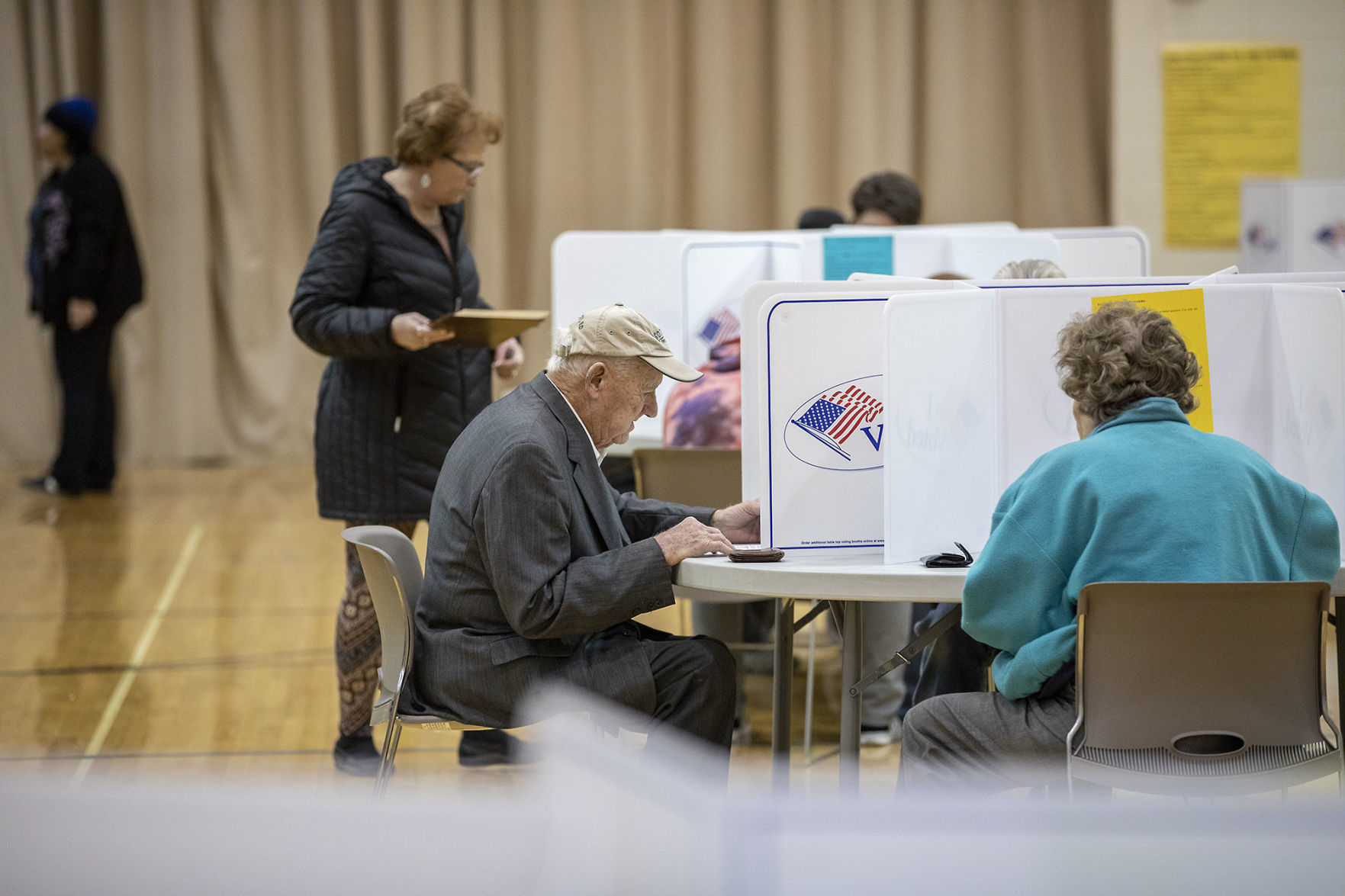 110718-nws-voting001